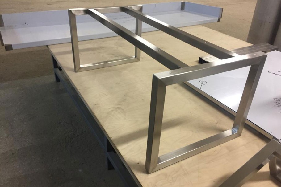 Каркас стола 4 стойки профиль 40х20