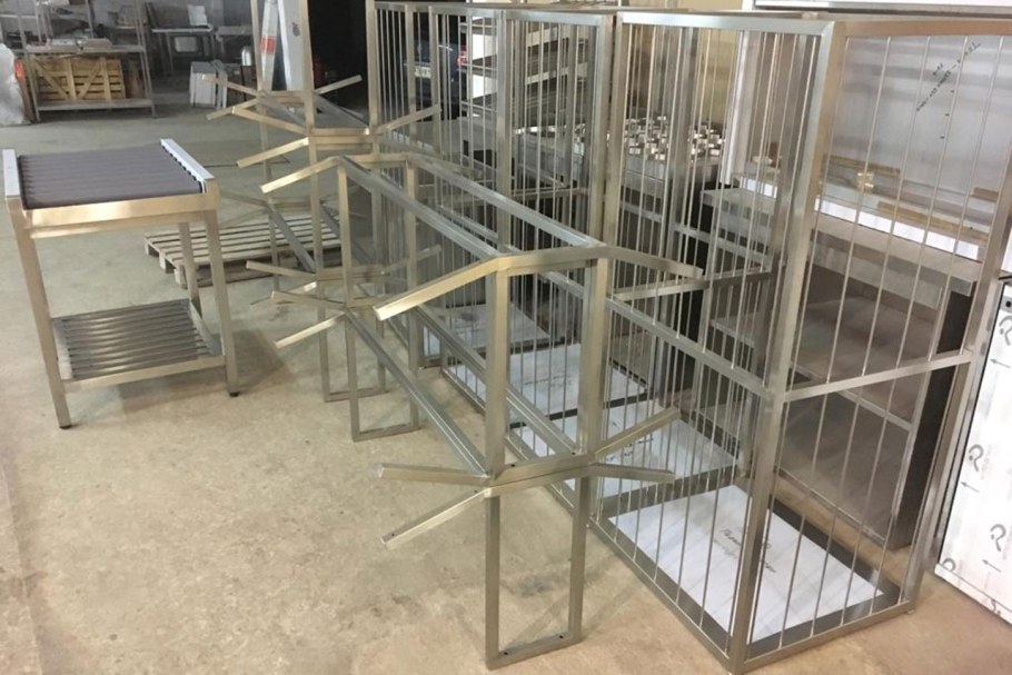 Мебель из нержавеющей стали на алюминиевом каркасе