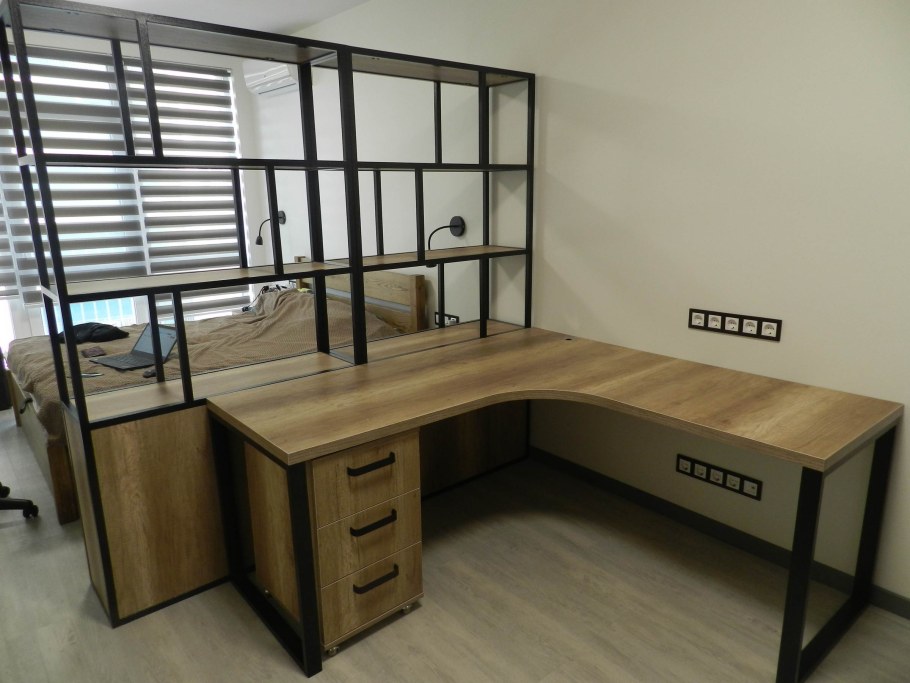 Офисная мебель на металлокаркасе