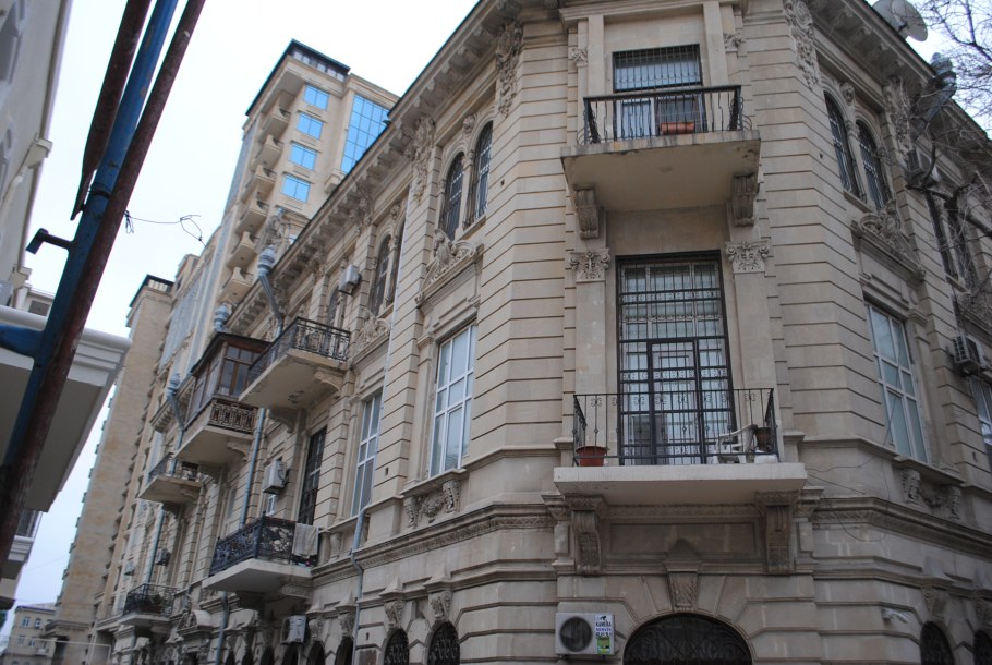 Улица Видади в Баку