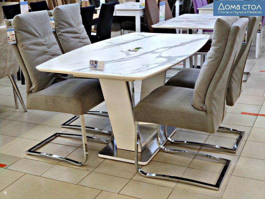 Обеденный стол с пластиком HPL