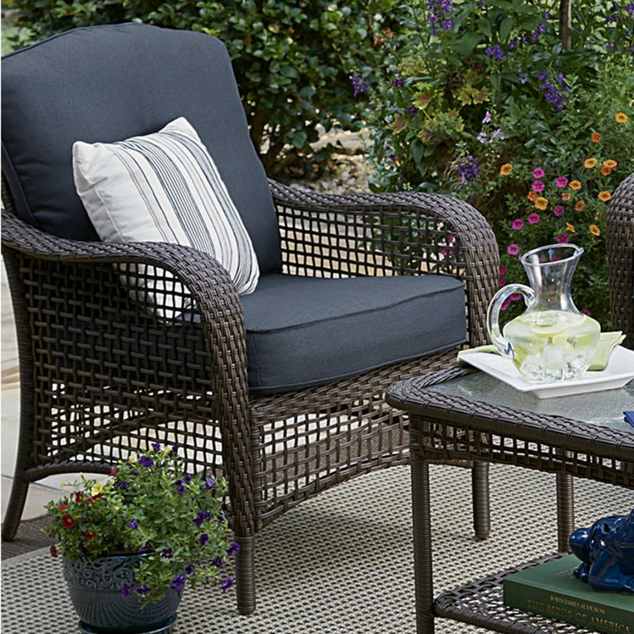 Плетеные кресла в интерьере