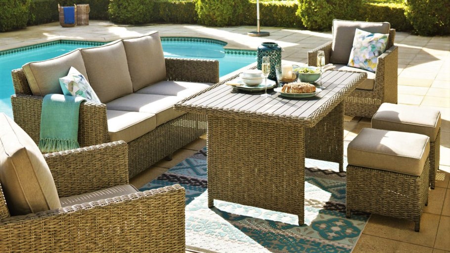 Черная плетеная мебель для дачи