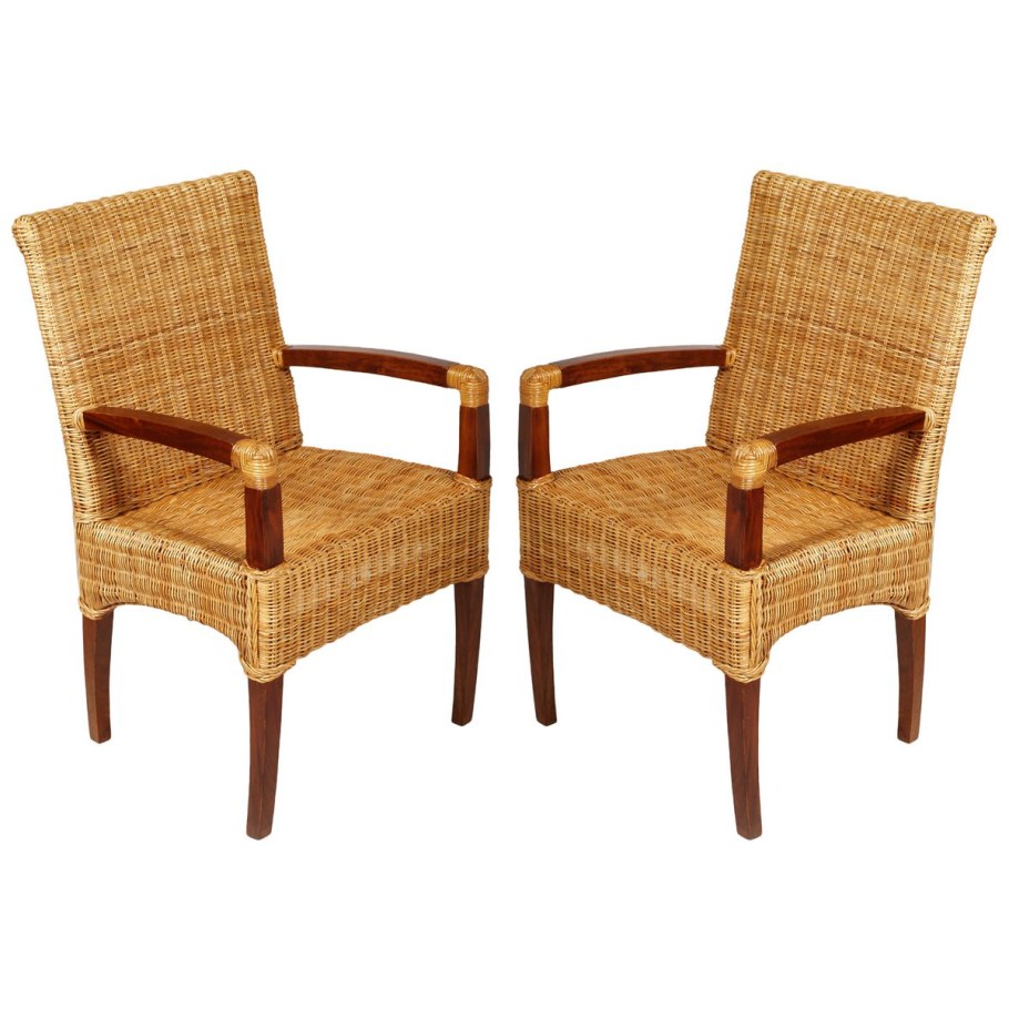 Стул из ротанга с накидкой