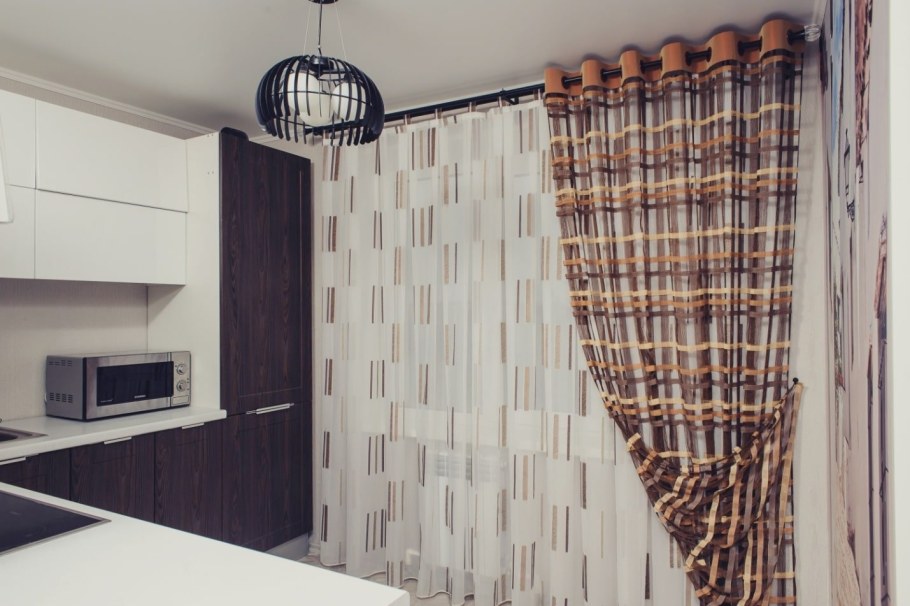 Занавески в полоску на кухню
