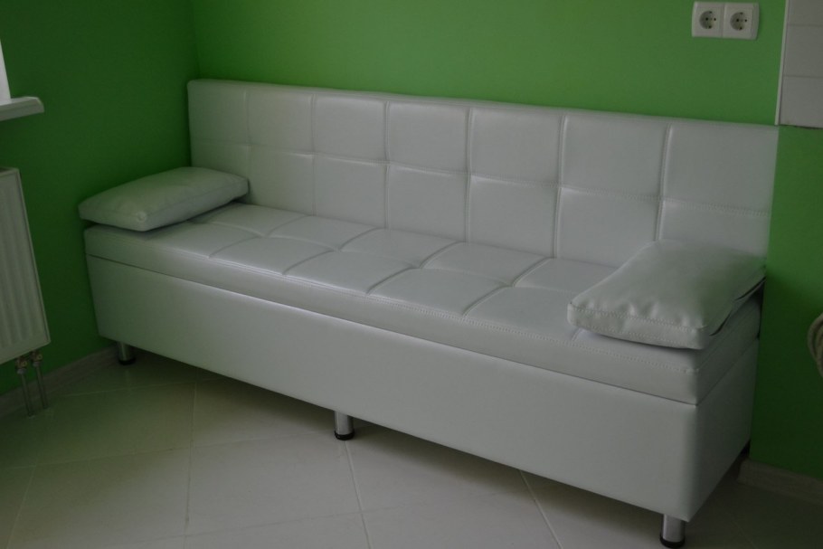 Диван с боковой спинкой