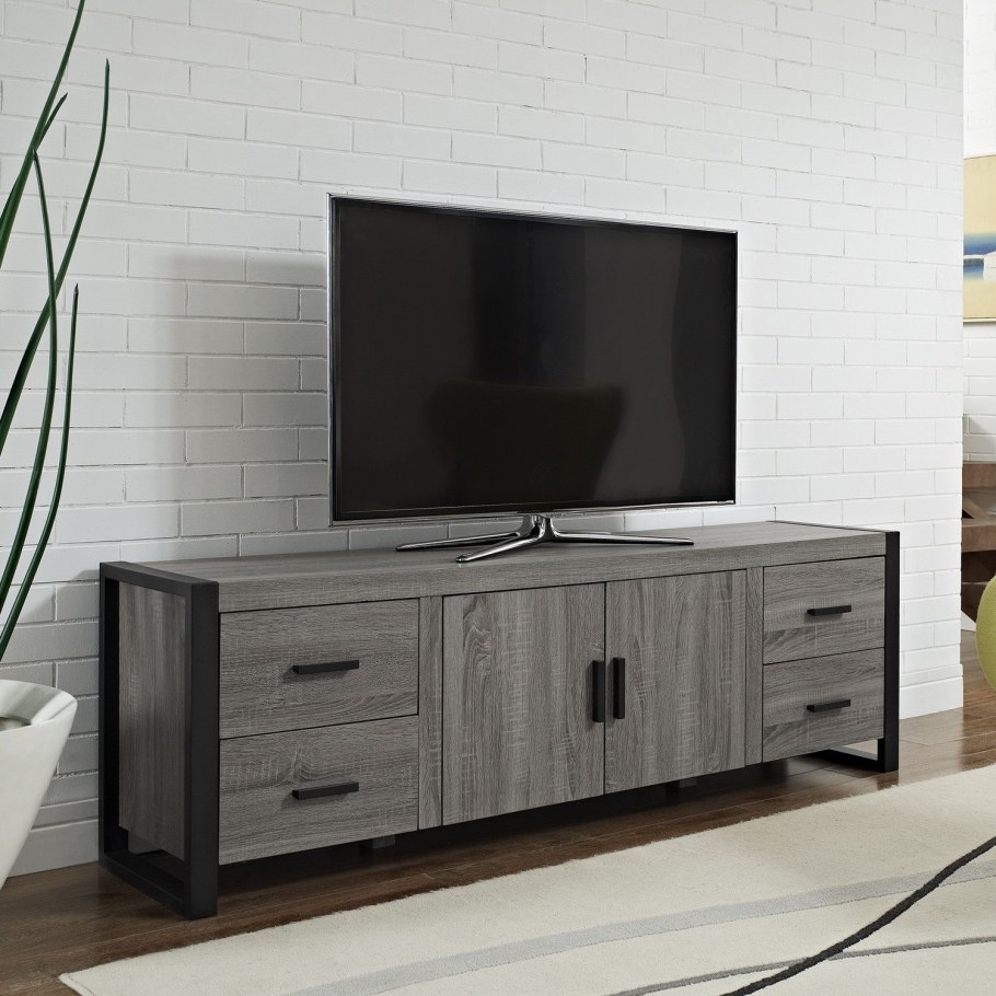 Телевизор на комоде