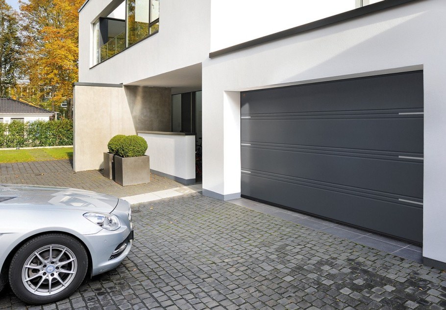 DOORHAN секционные ворота RAL 9005