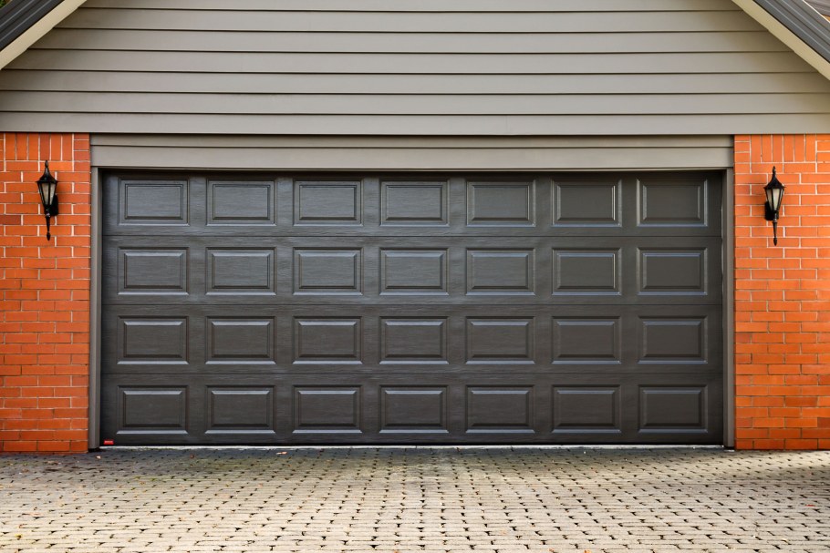 Дверь в гараж