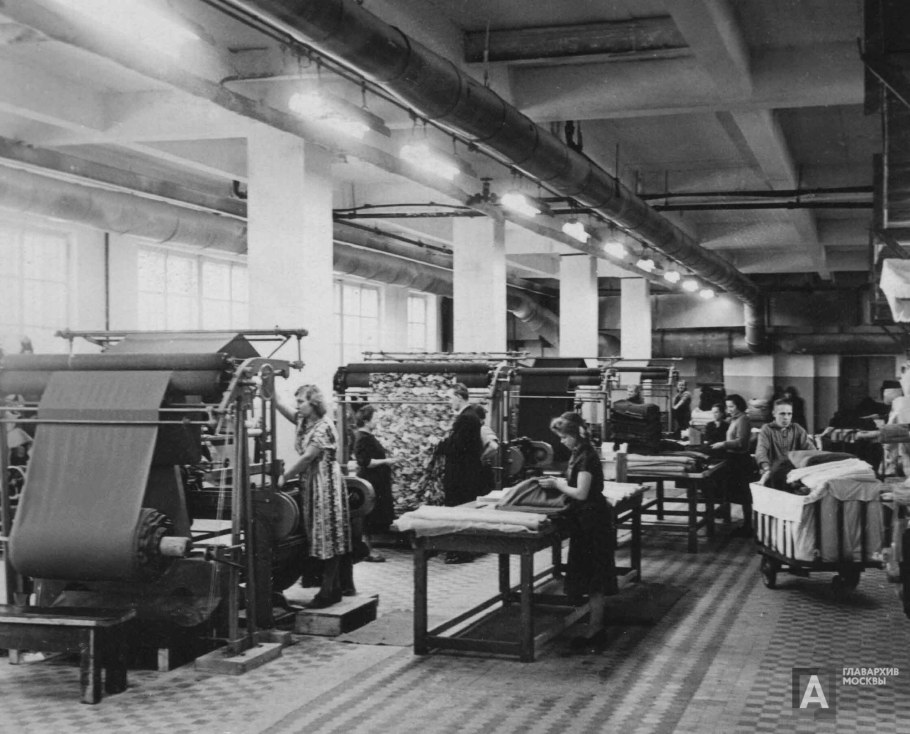 Шелкоткацкая фабрика имени я.м. Свердлова в Москве.