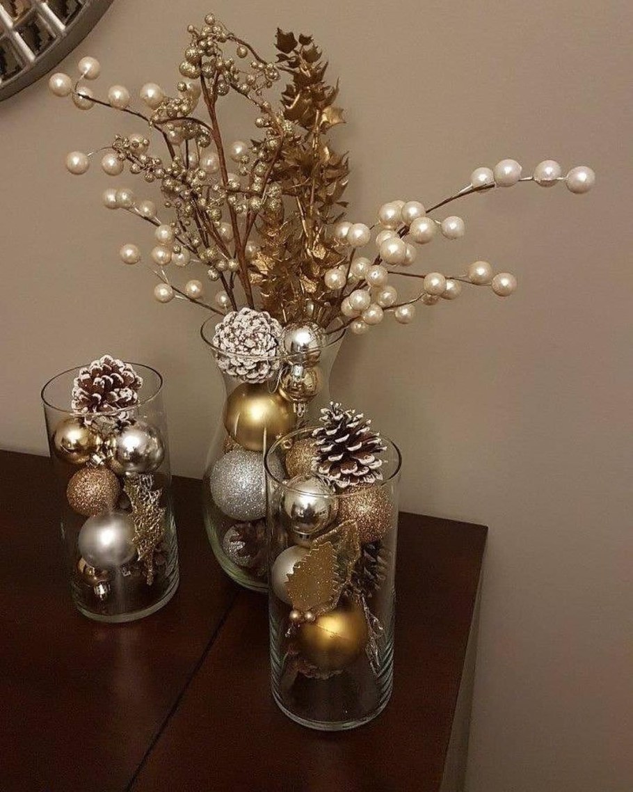 Новогодний декор в вазе