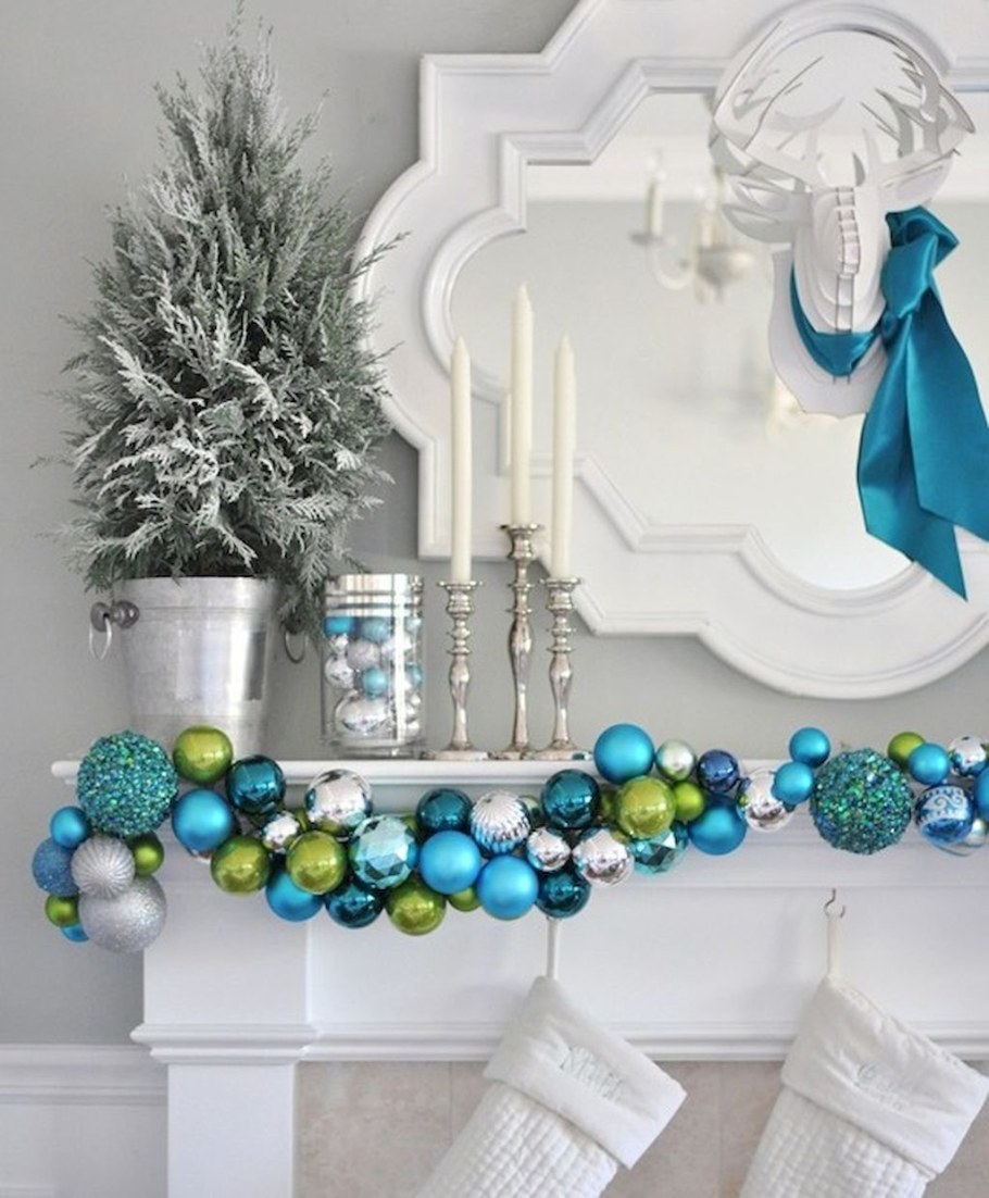 Гирлянда из елочных шаров