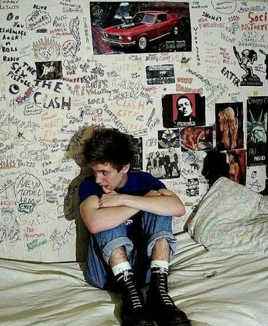 Комната панка подростка