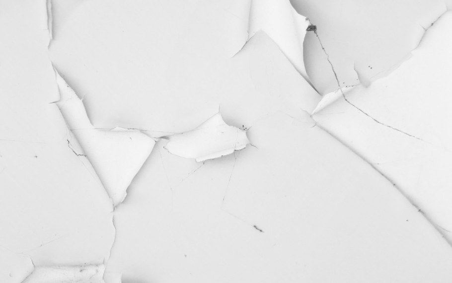 Трещины на бумаге