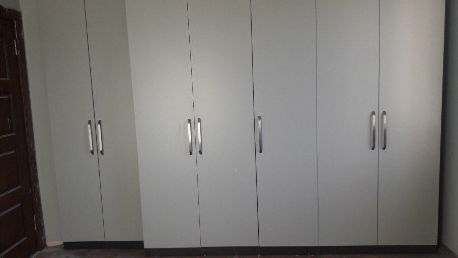 Шкаф древесина белая