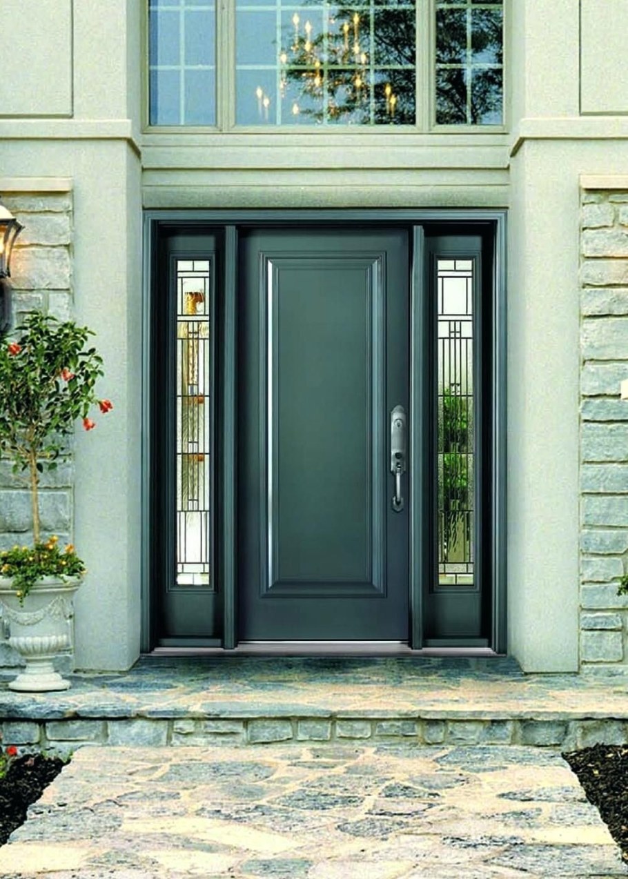 Входная дверь в частный дом