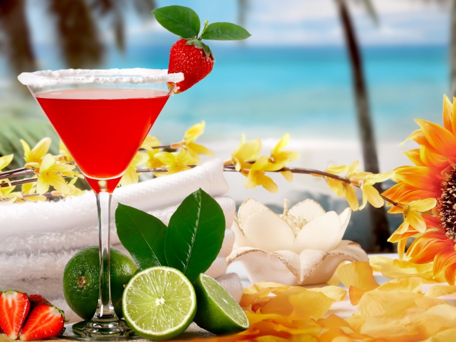 Тропические фрукты на море