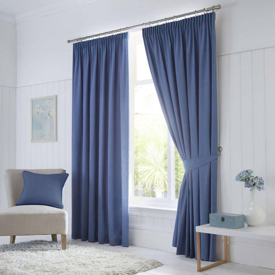 Голубые шторы