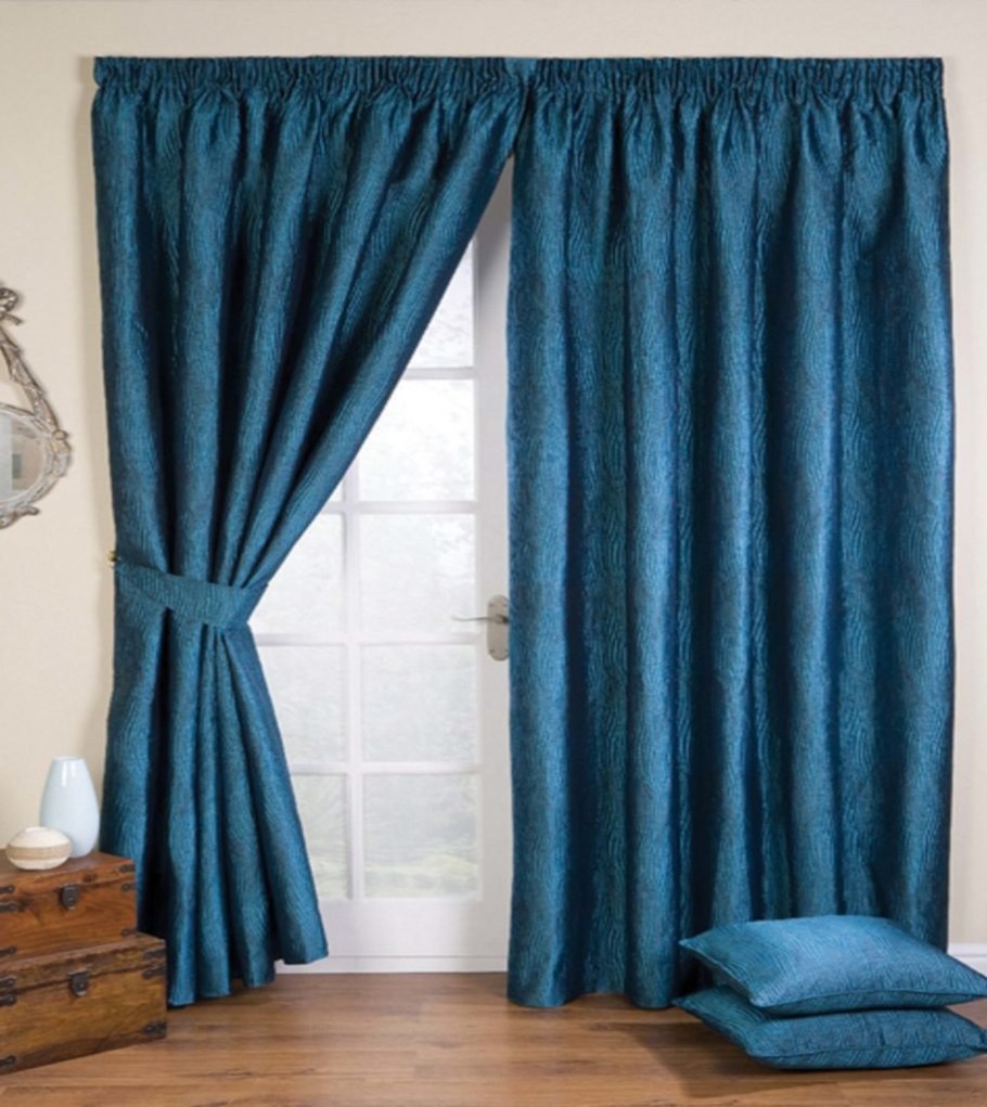 Синие портьеры