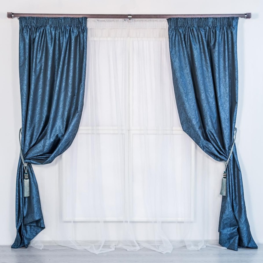 Красивые синие шторы