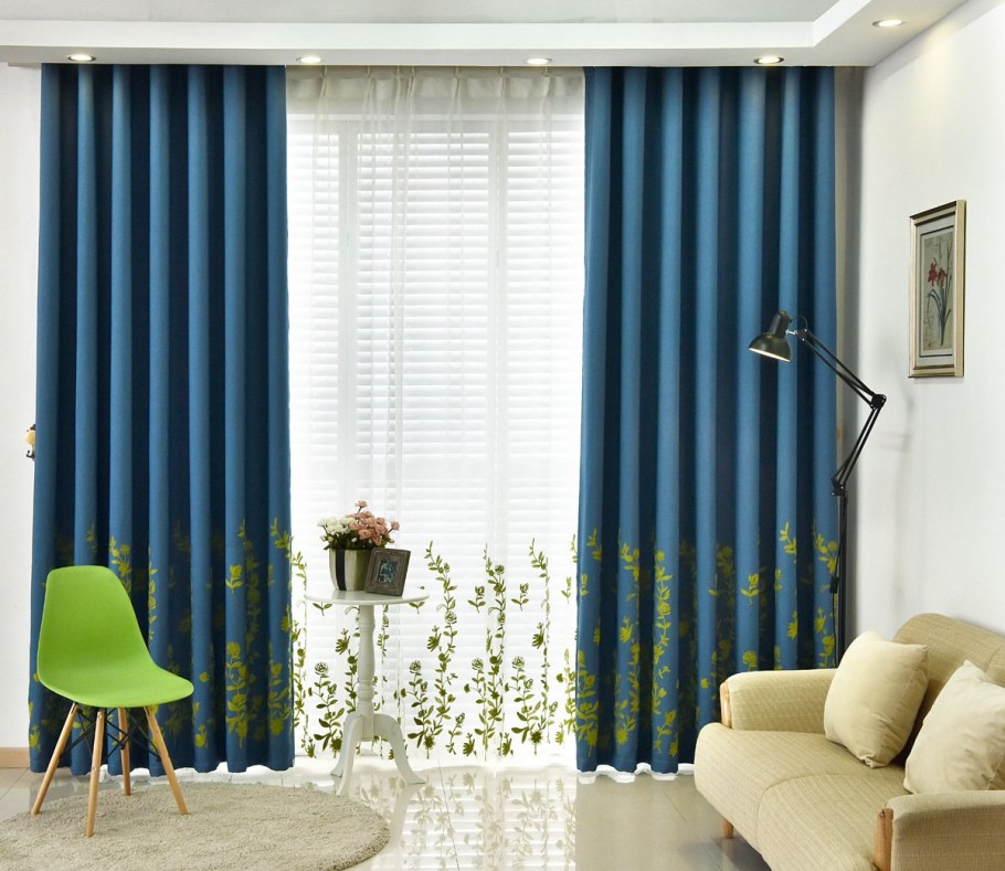 Синие портьеры в интерьере