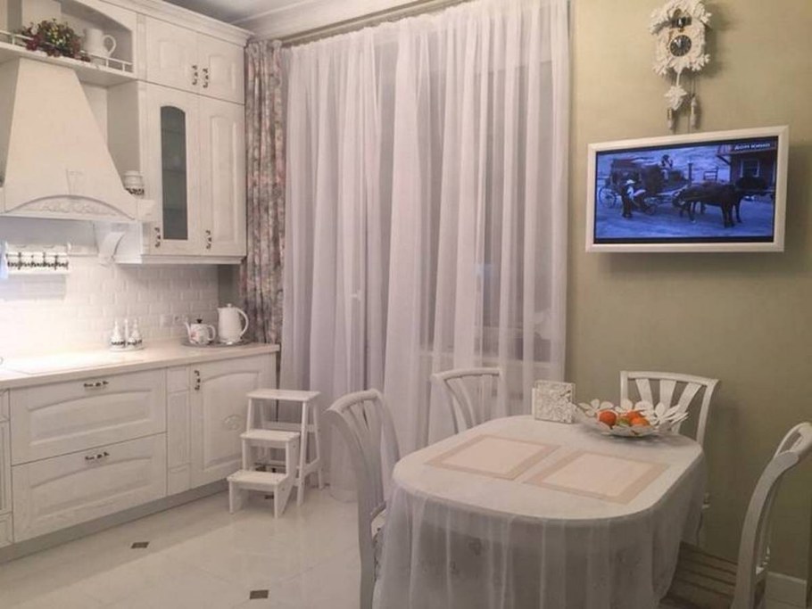 Белый телевизор на кухню