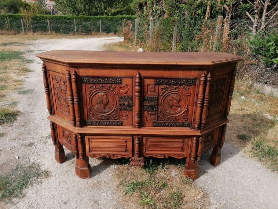 Антикварные дубовые комоды