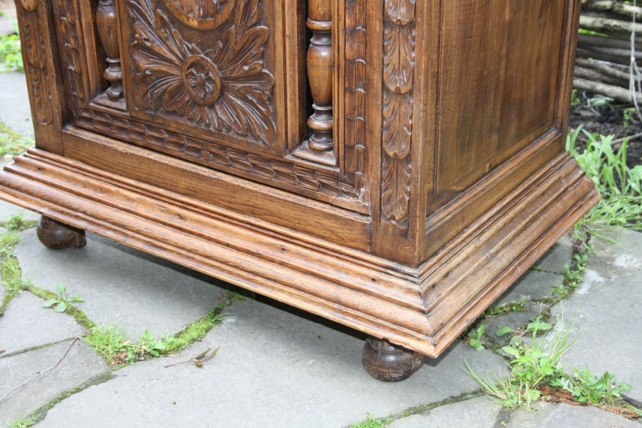 Декор для шкафа дубовый