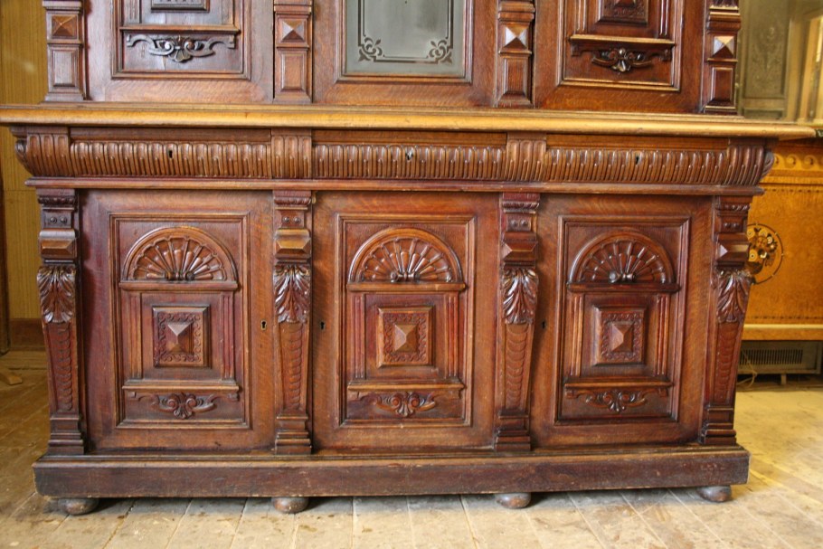 Буфет Ренессанс Франция конец 19 века темный