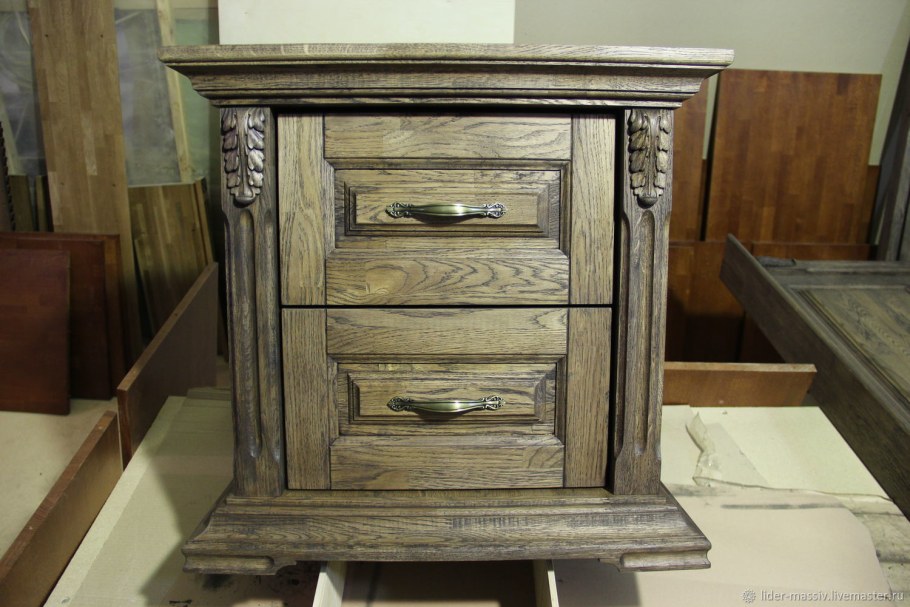 Тумбочка из массива "филенка"