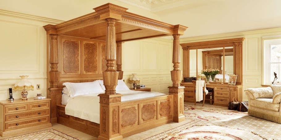 Спальня из дерева