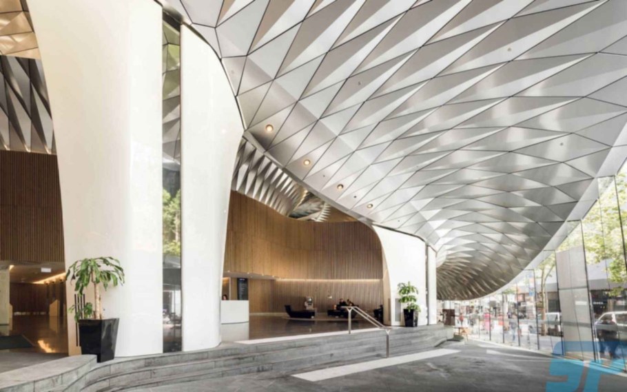 Потолок из алюкобонд панелей