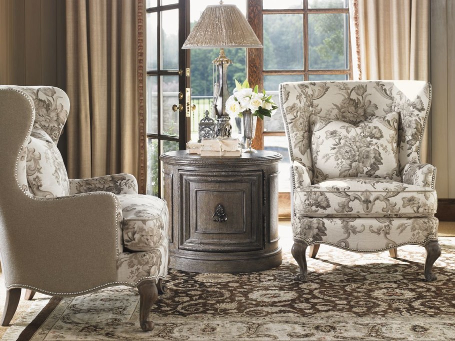 Кресло в европейском стиле