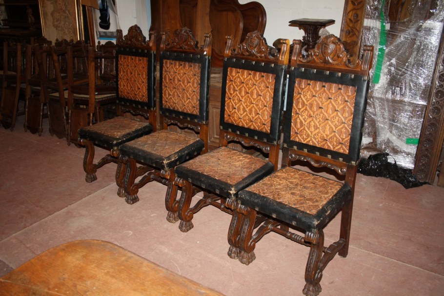 Антикварные испанские стулья