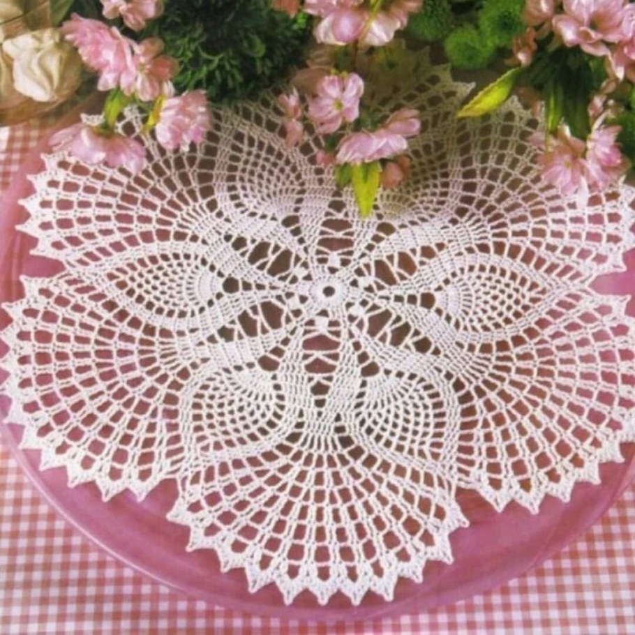 Нежная салфетка крючком