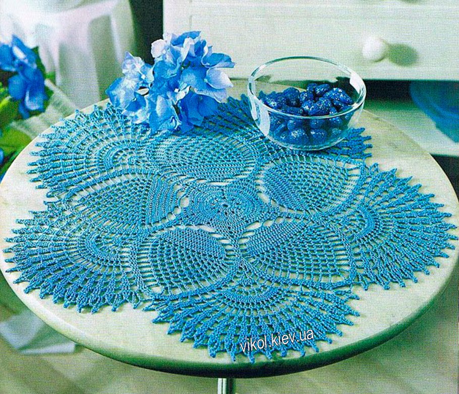 Синие вязаные салфетки