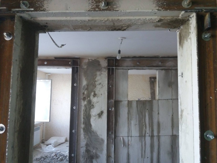 Дверной проем в панельном доме