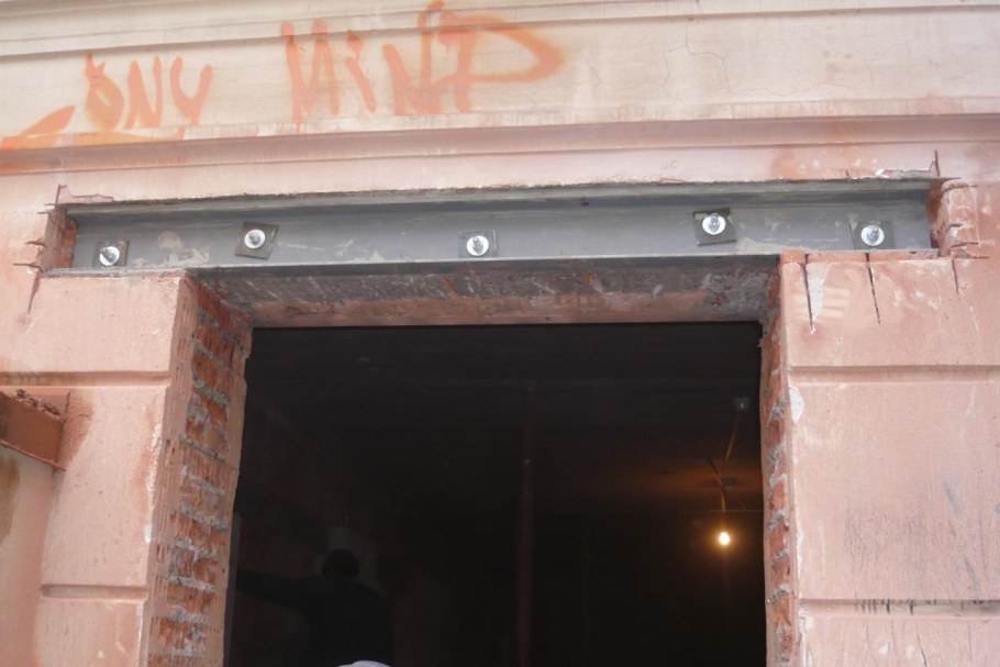 Пробивка проемов в кирпичных стенах 720