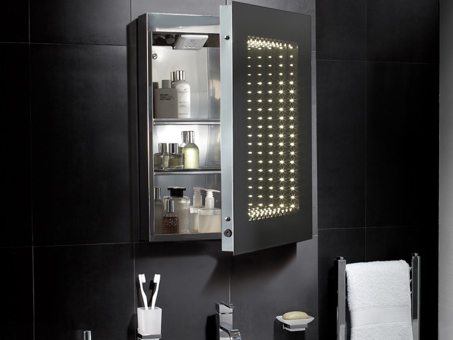 Шкаф с подсветкой в ванную