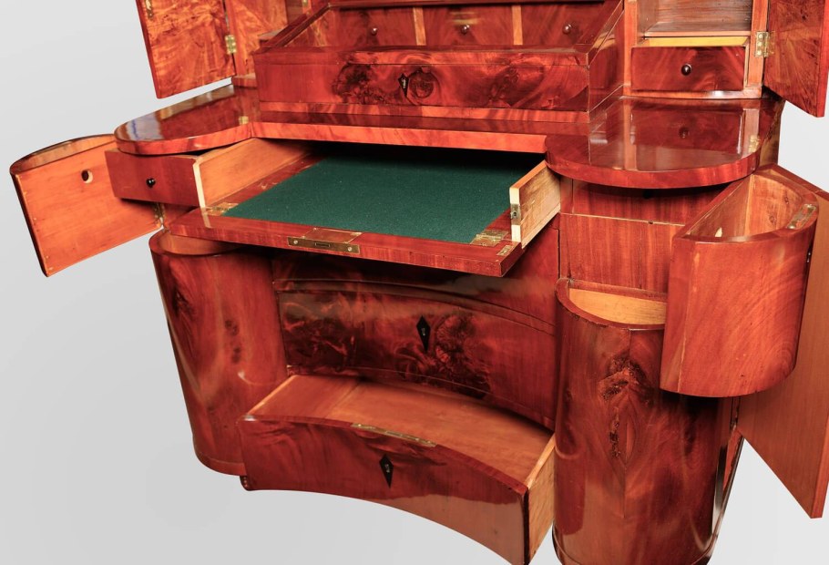 Мебель из красного дерева