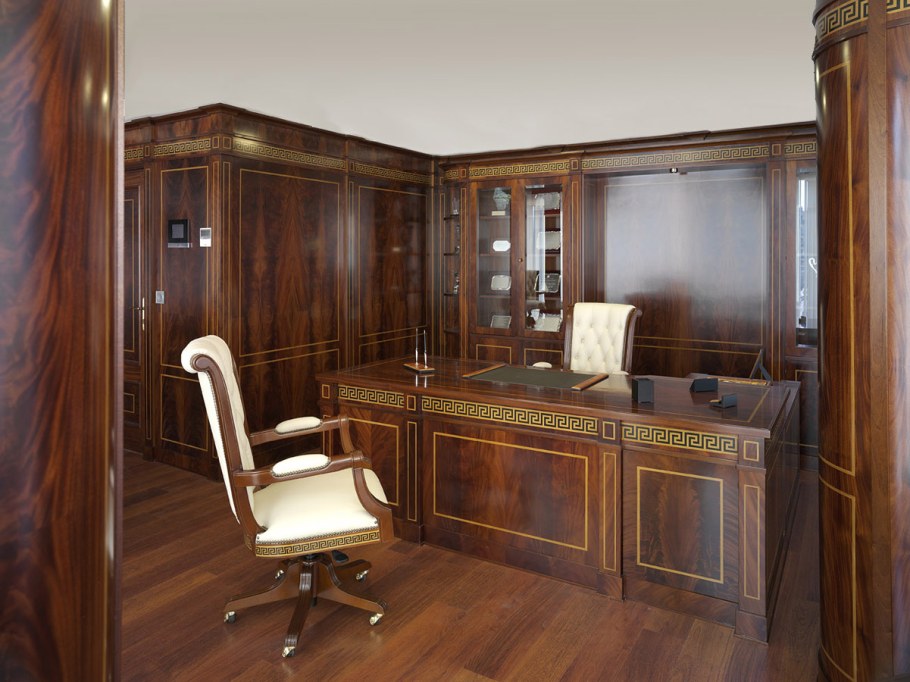 Кабинет из массива дерева