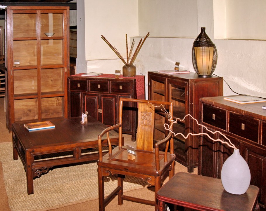 Мебель из красного дерева в интерьере