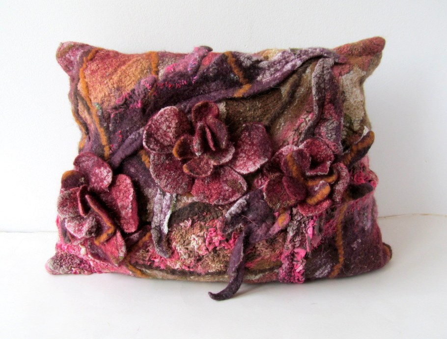 Подушки из шерсти валяние