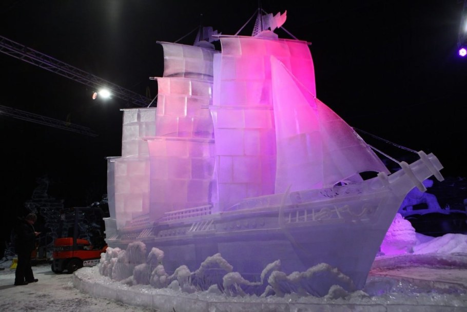 Необычные ледовые фигуры