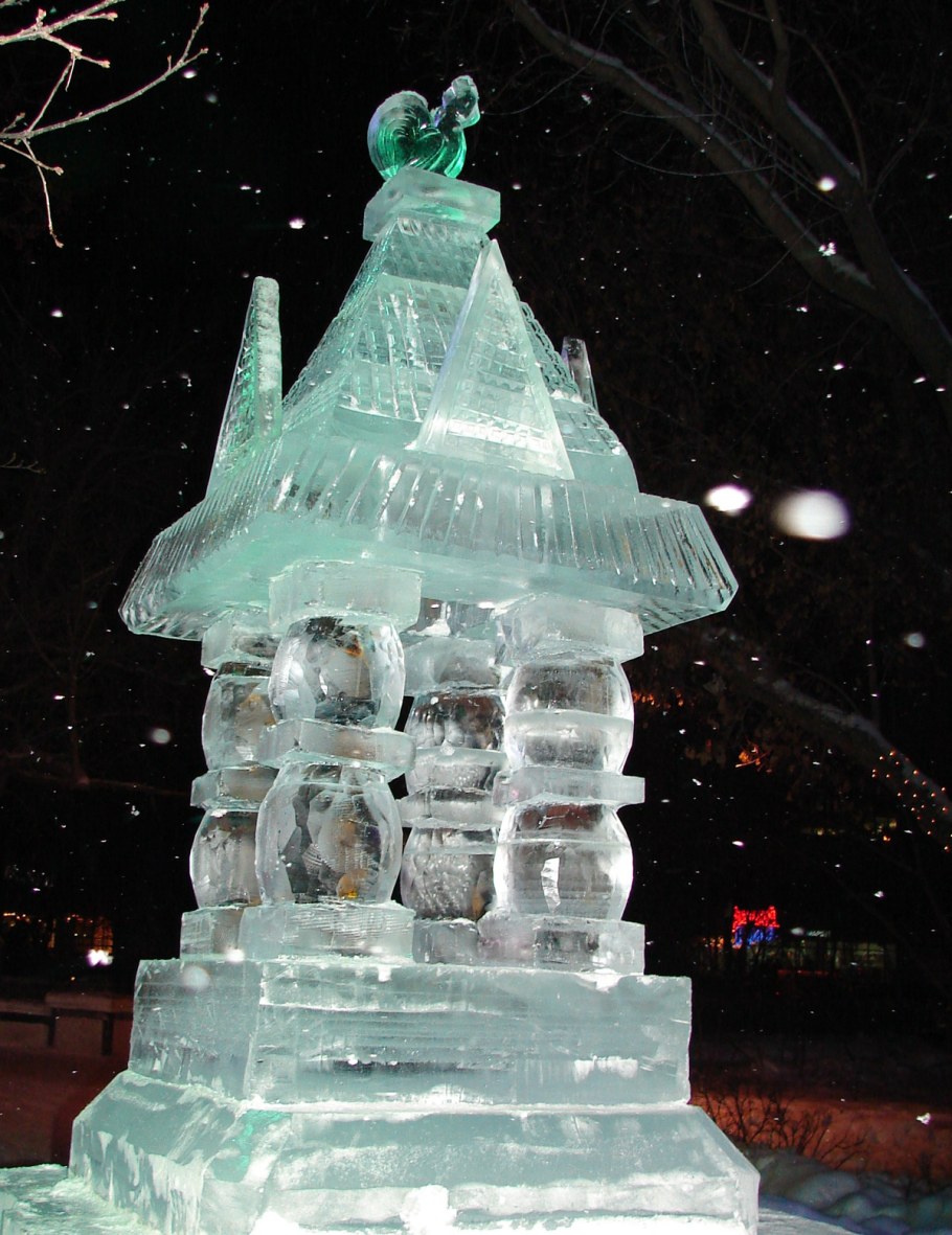 Домик изо льда