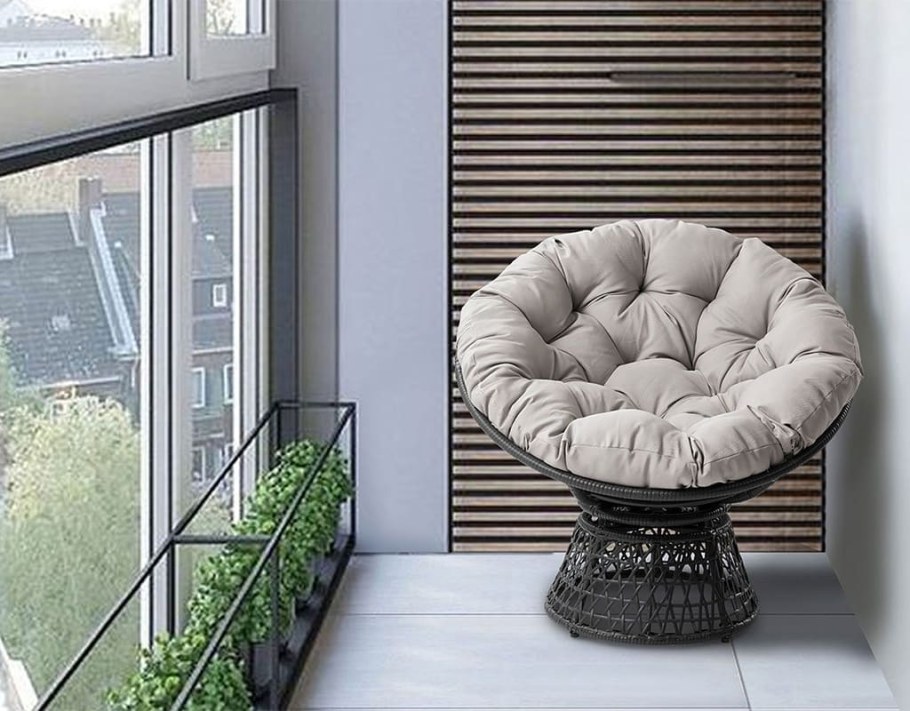Круглое кресло на балкон