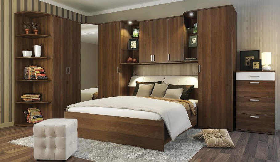 Угловые спальные гарнитуры