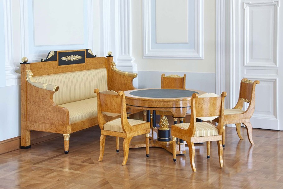 Гарнитур Воронихина из карельской березы