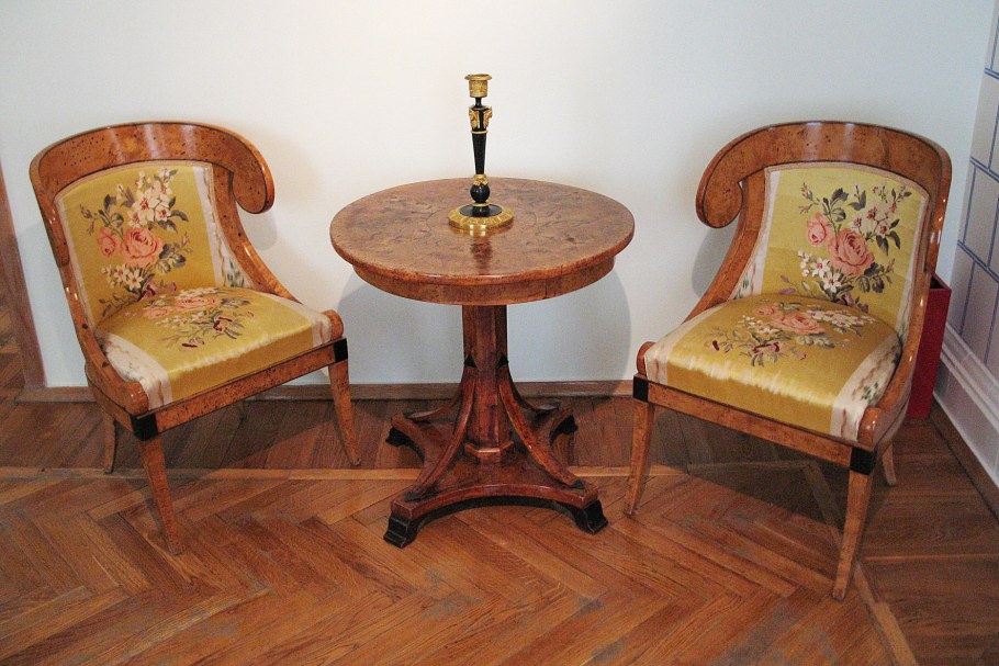 Карельская береза мебель