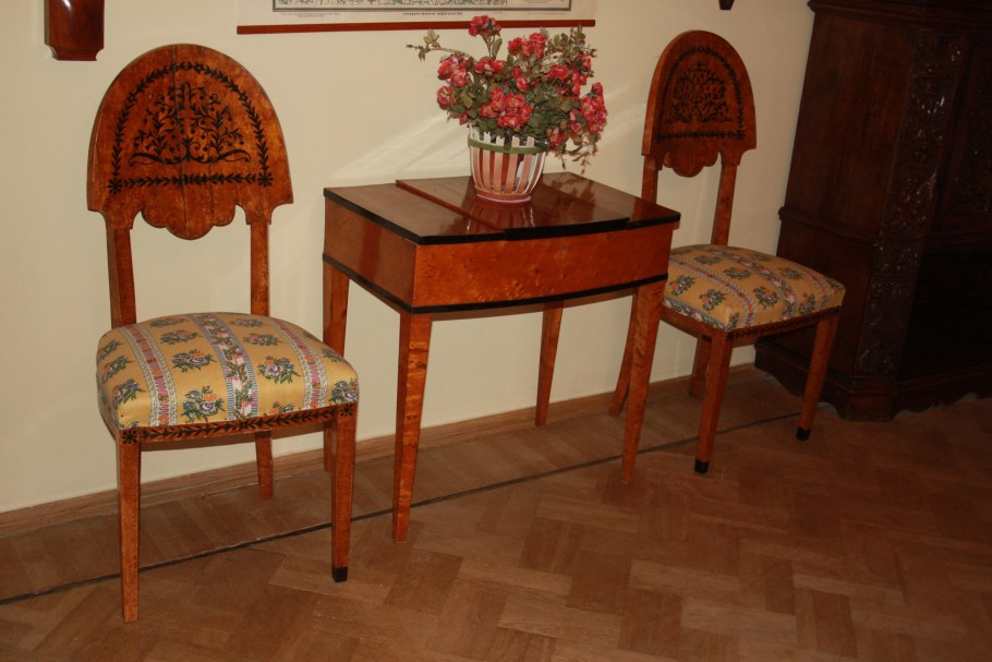 Мебель из карельской берёзы в интерьере